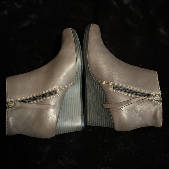 Clark’s Bendables Leather Wedge Ankle Boots - Picture 4 of 12